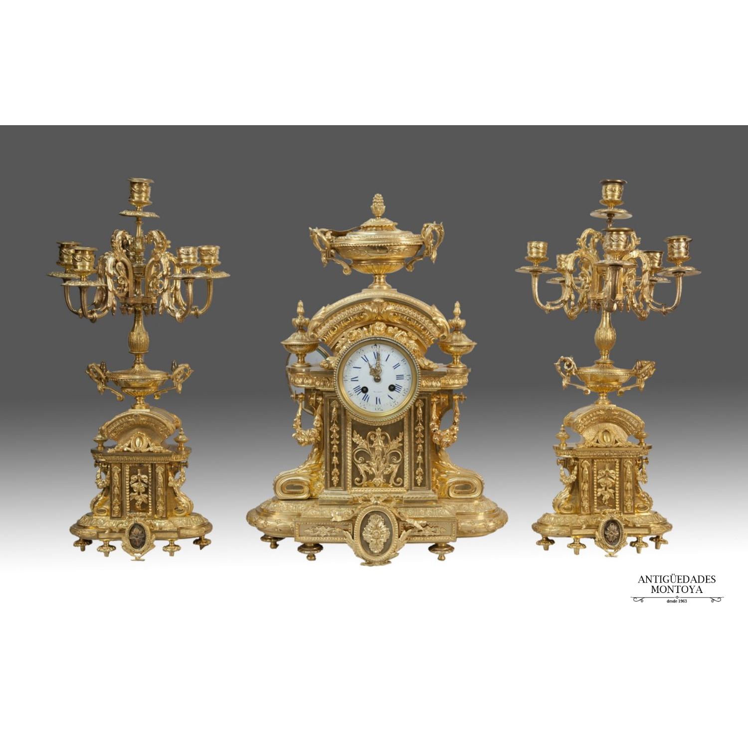Reloj de sobremesa con guarnición, Francia S. XIX.