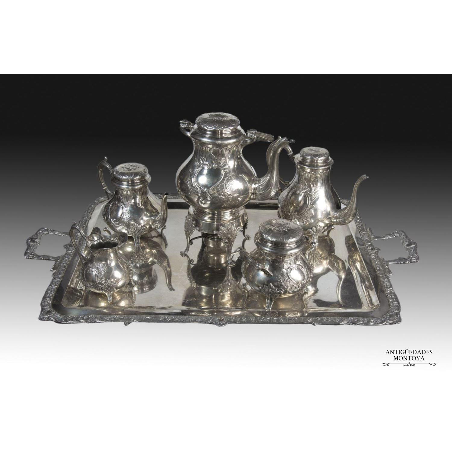 Coffee and tea set in silver, circa 1900.