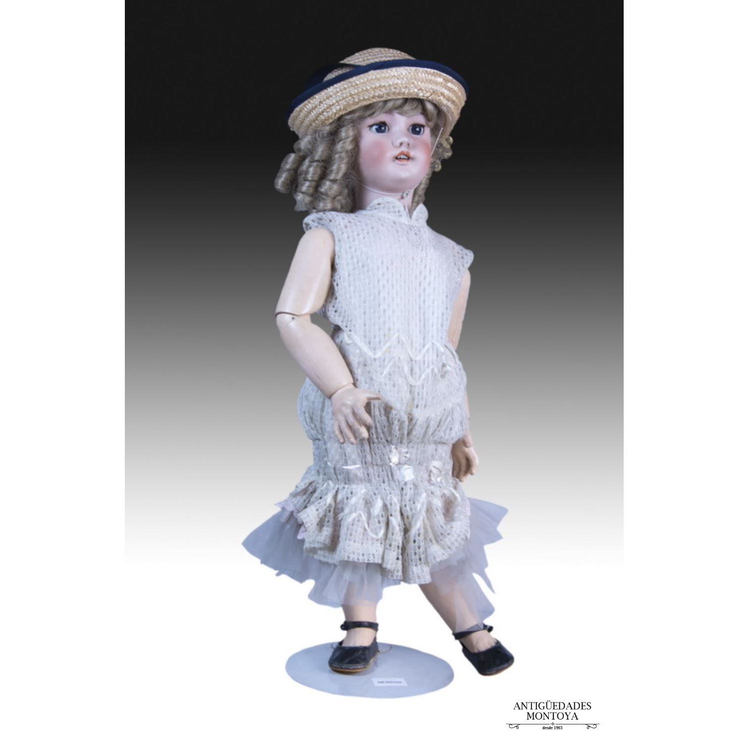 Muñeca articulada francesa,  S. XIX.