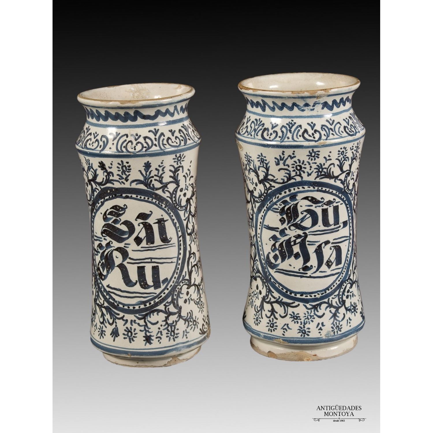 Couple of albarelos in ceramics, S. XVIII.