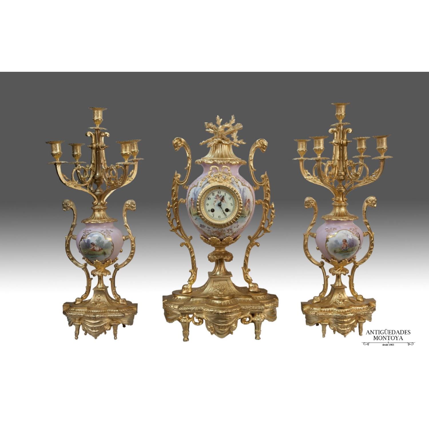 Table clock with garnish, S. XIX.