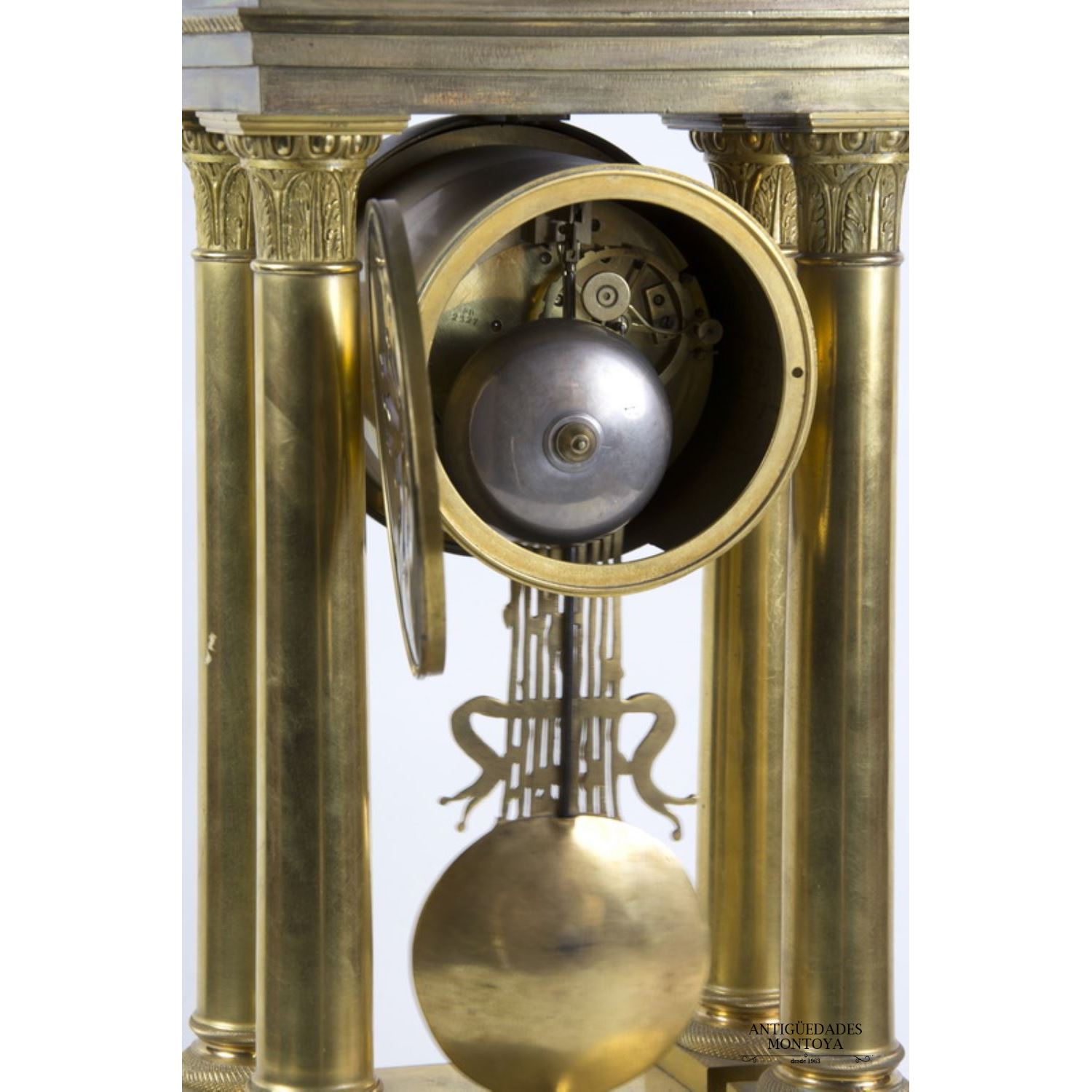 Antigüedades Montoya · Reloj de columnas estilo Imperio, Francia, S
