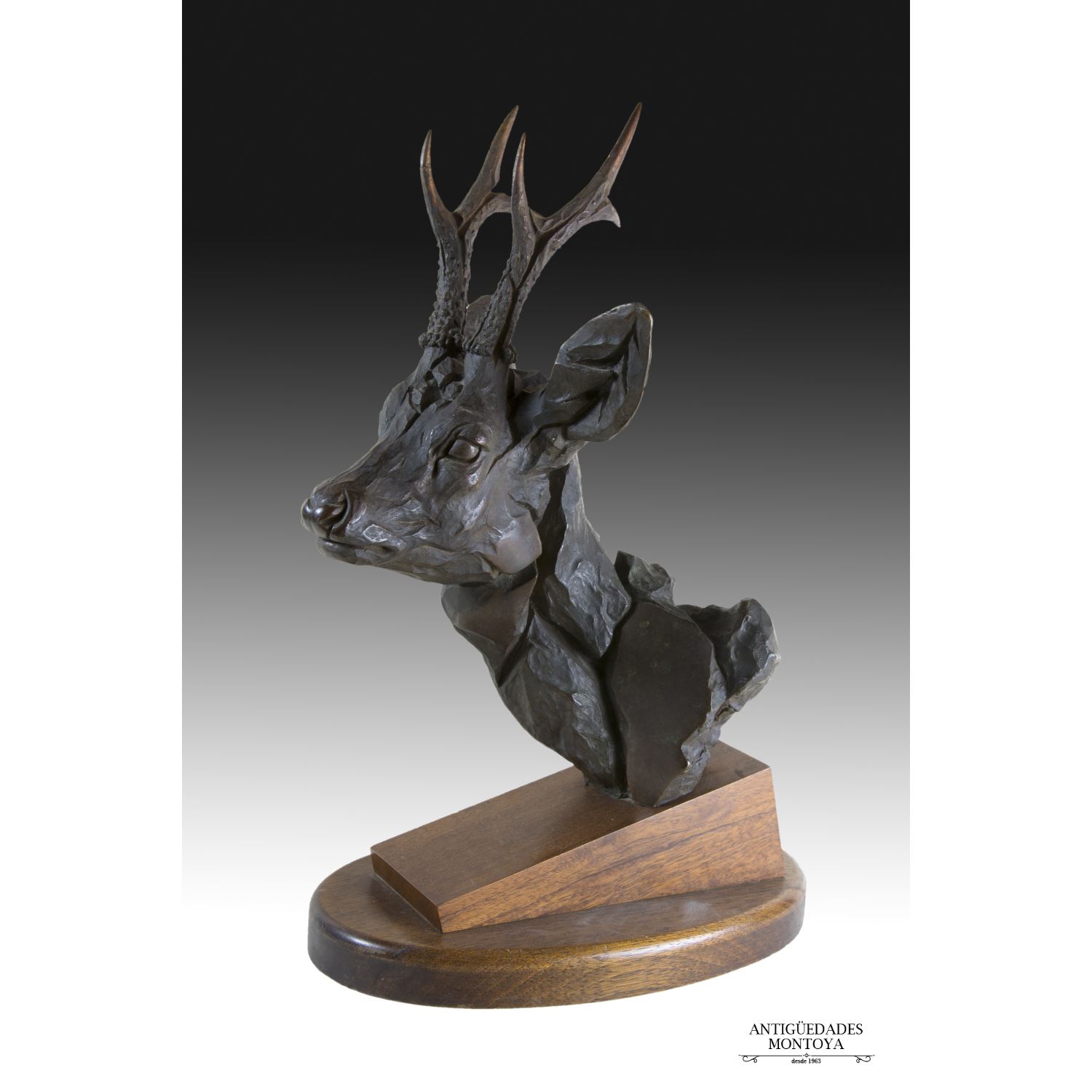 Bronze sculpture signed chiki diaz.