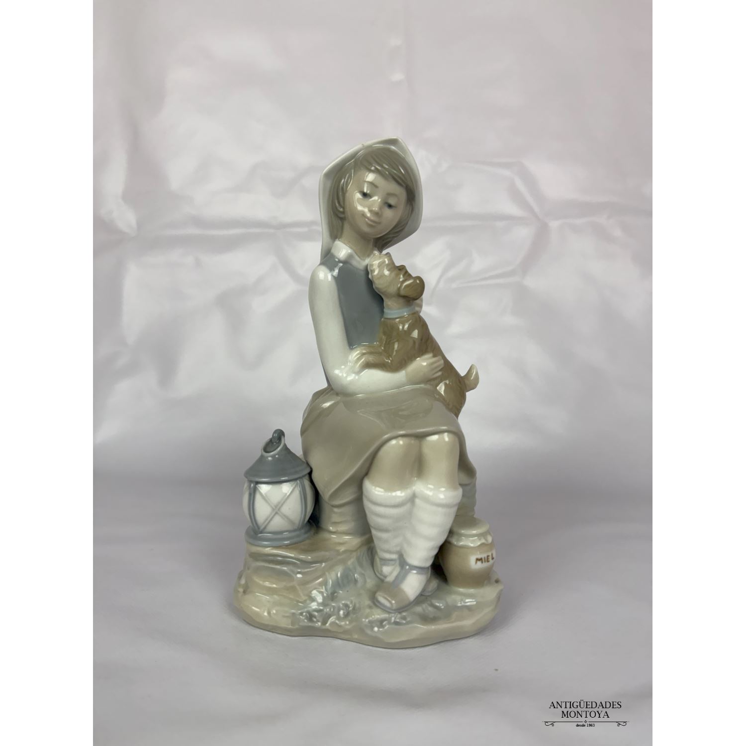 Niña con perro de lladro