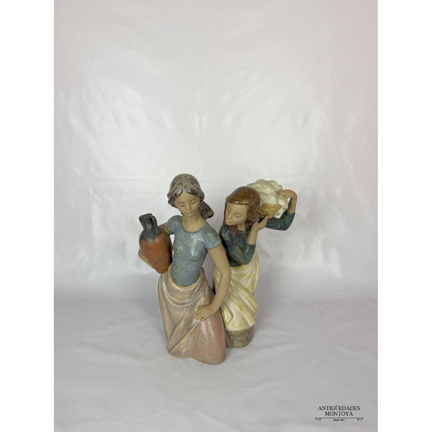 LLadro de mujeres lavando